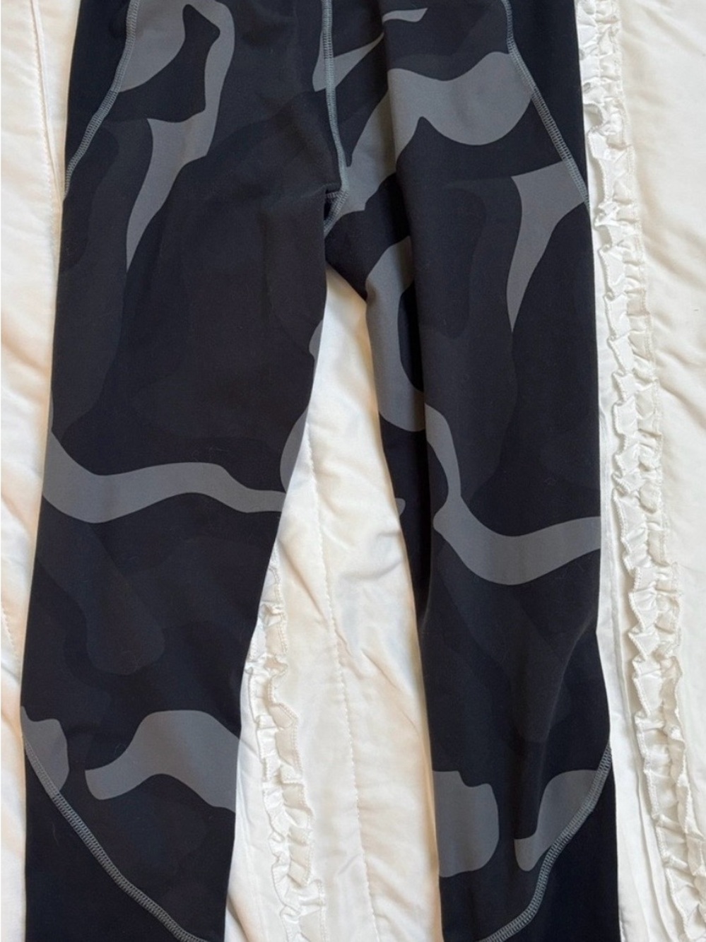 Under Armour Heat Gear Black & Gray Camo High-Waist Leggings - Picture 6 of 6